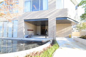 16/16 エントランス