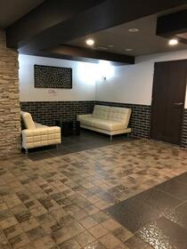 16/16 エントランス