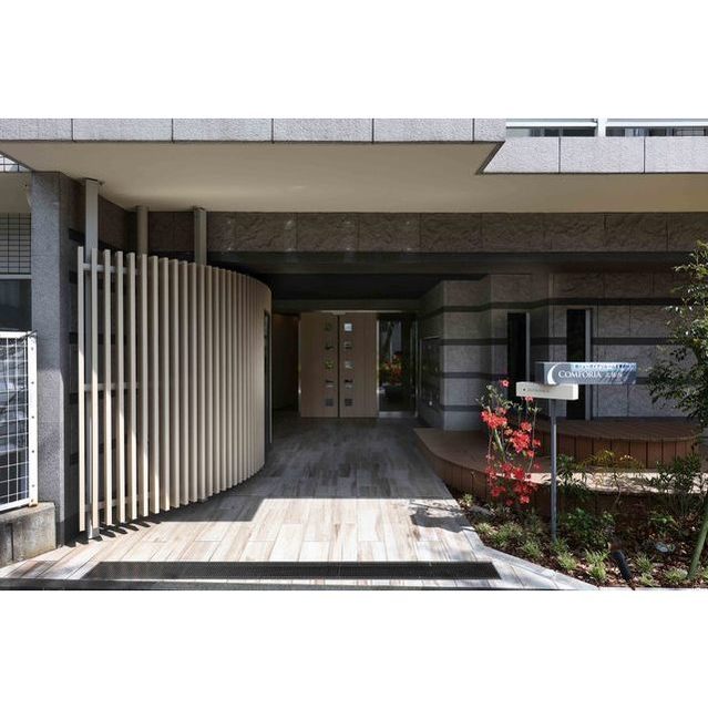 20/21 エントランス