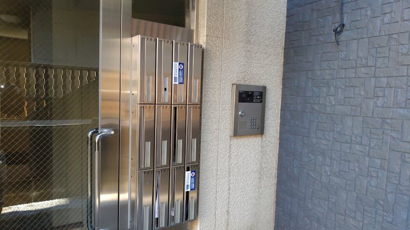 16/16 エントランス