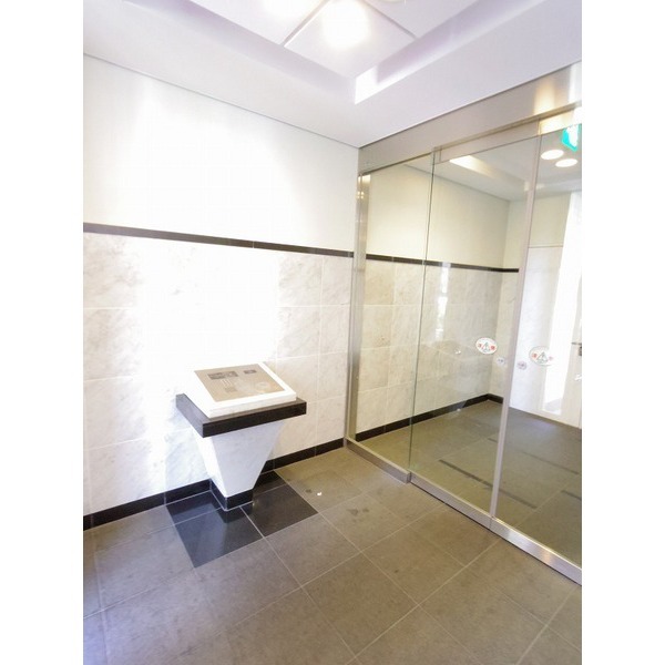 3/4 エントランス