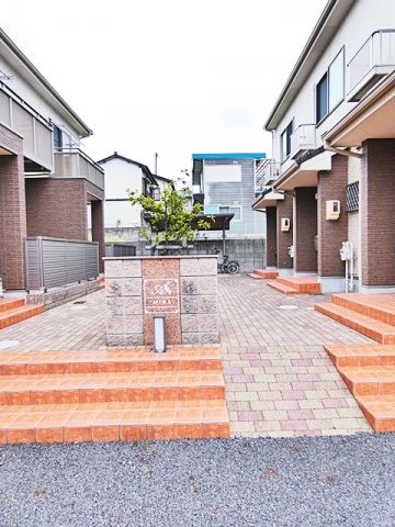 18/25 エントランス