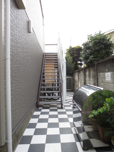 27/28 エントランス