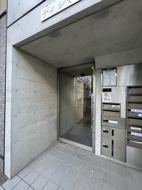 24/28 エントランス