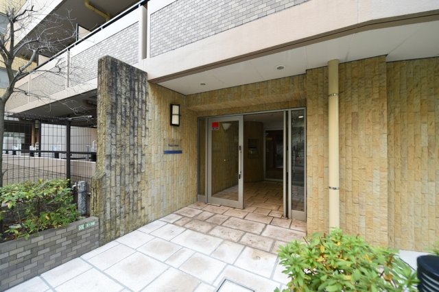 18/22 エントランス