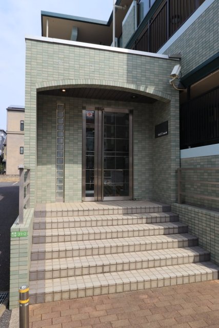 18/27 エントランス