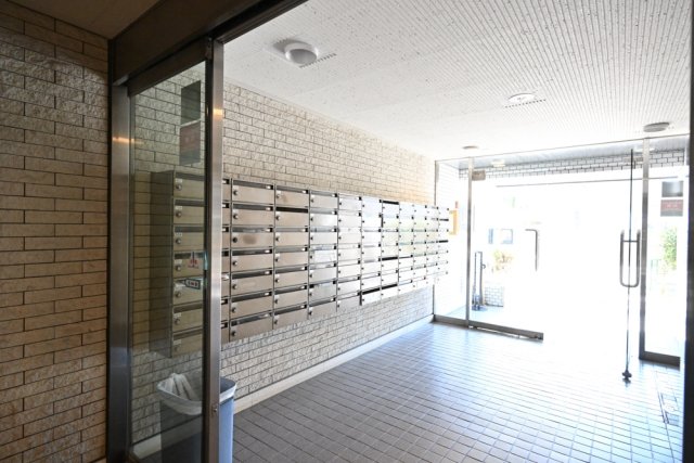 18/25 エントランス