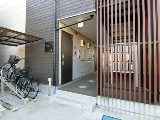 18/29 エントランス