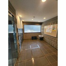 16/16 エントランス