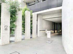 16/16 エントランス