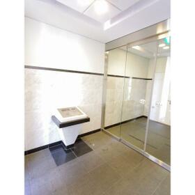 16/16 エントランス