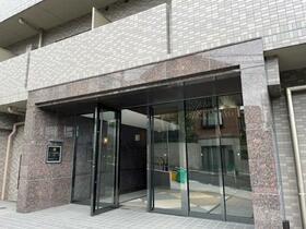 16/16 エントランス