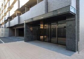 16/16 エントランス