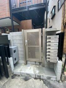 16/16 エントランス