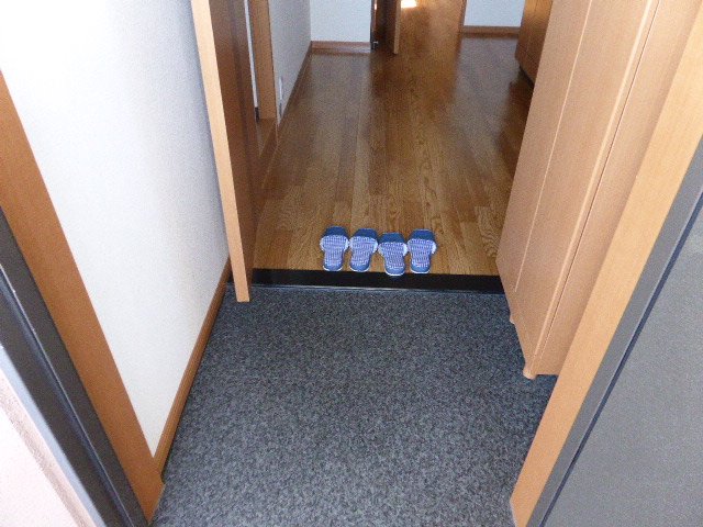 13/27 玄関