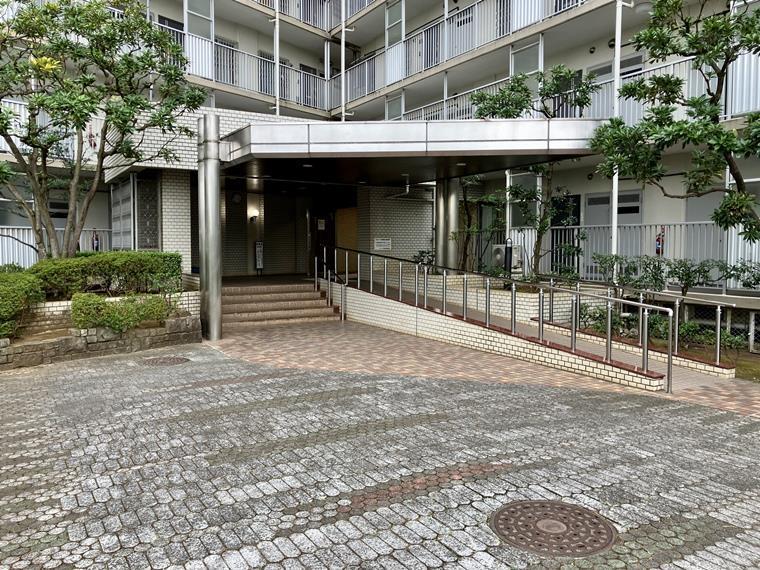 3/3 エントランス