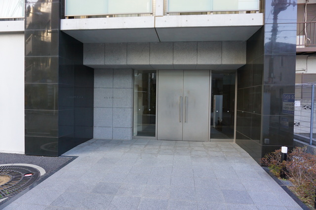 26/27 エントランス