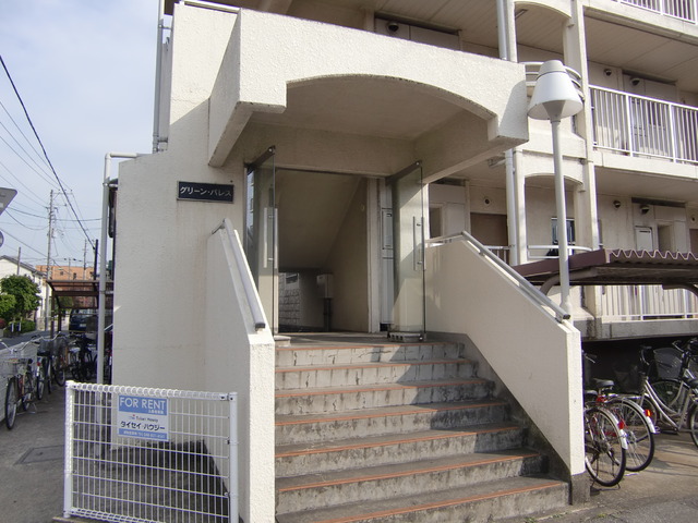 26/27 エントランス