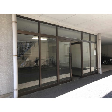 23/24 エントランス