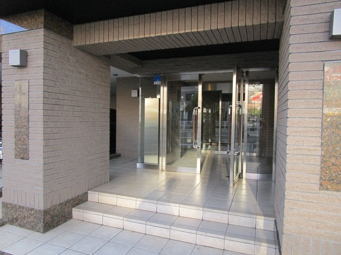 5/5 エントランス