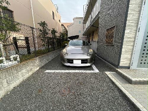 13/13 駐車場