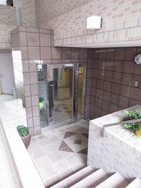 22/25 エントランス