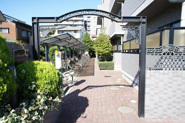 22/25 エントランス