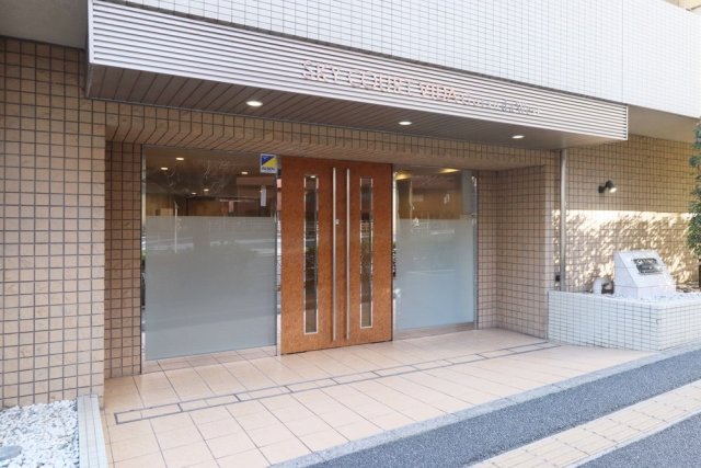 24/30 エントランス