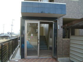 16/16 エントランス