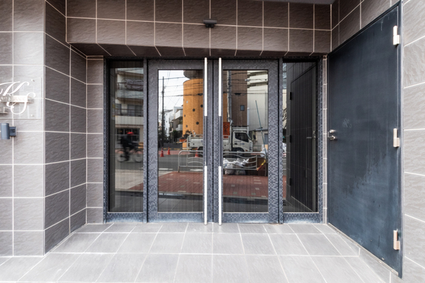 5/5 エントランス