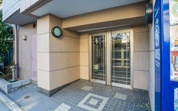 5/5 エントランス