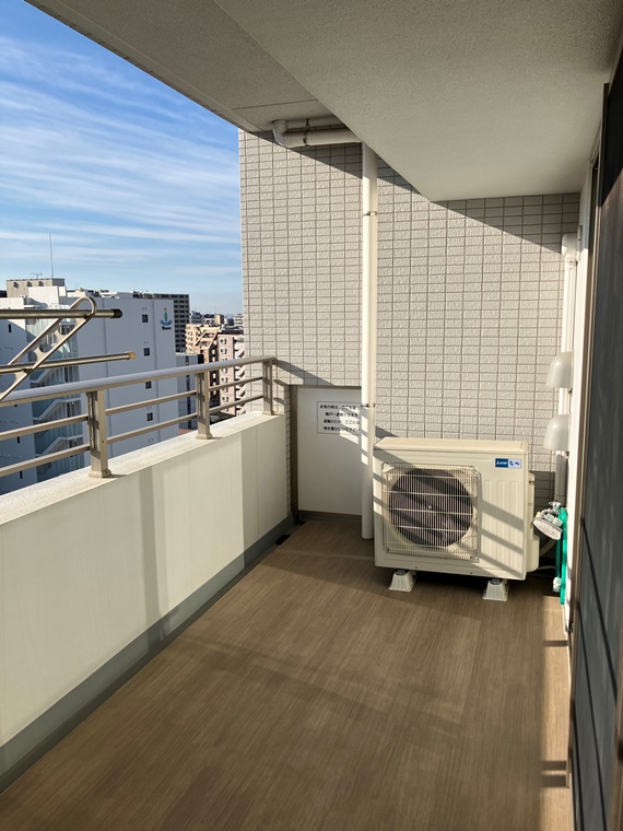 13/18 バルコニー