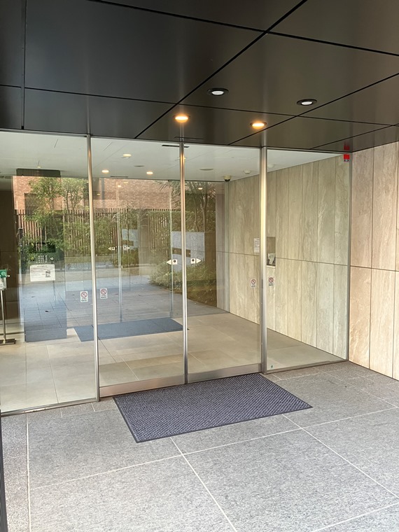 18/18 エントランス