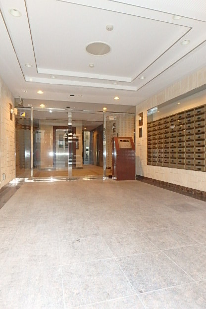 27/30 エントランス