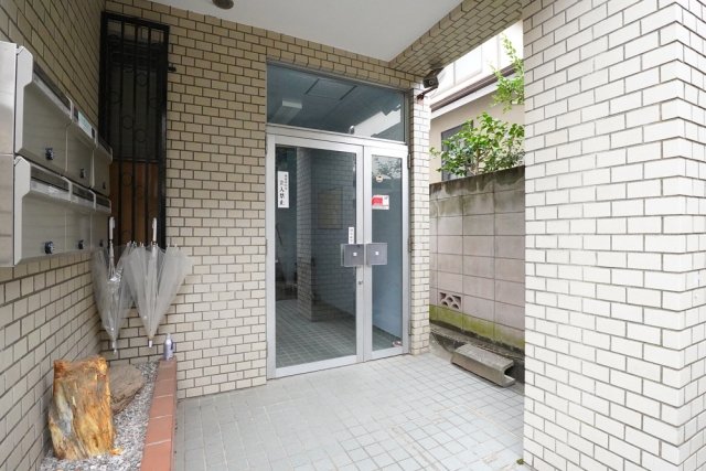 23/25 エントランス