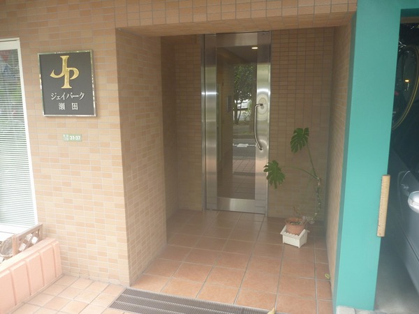 13/14 エントランス