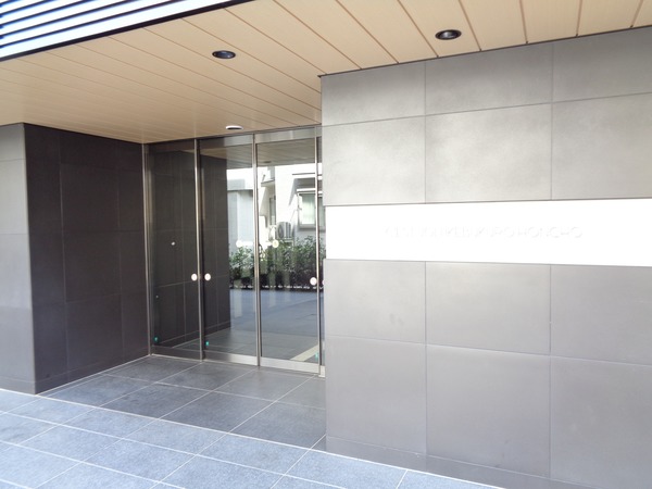 13/14 エントランス