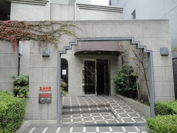 13/14 エントランス