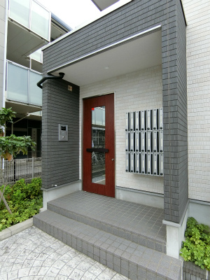 16/16 エントランス