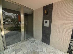 16/16 エントランス