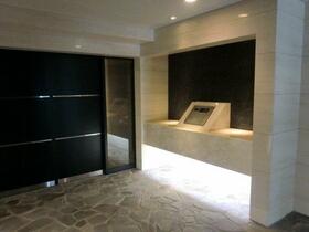 16/16 エントランス