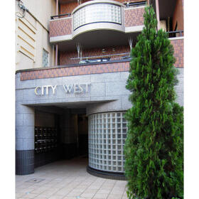 16/19 エントランス