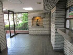 16/16 エントランス