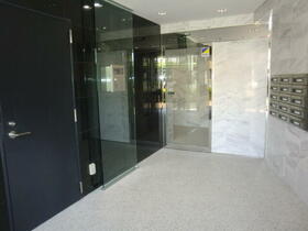 16/16 エントランス