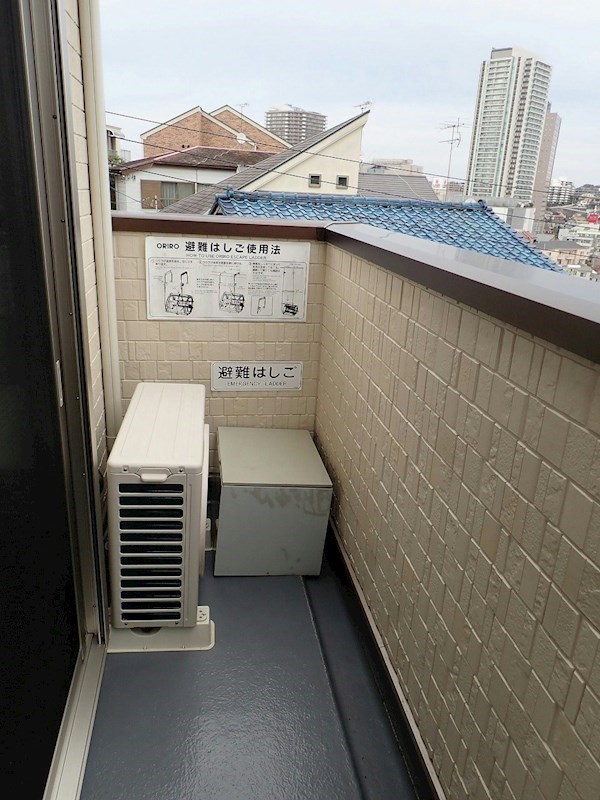 13/18 バルコニー