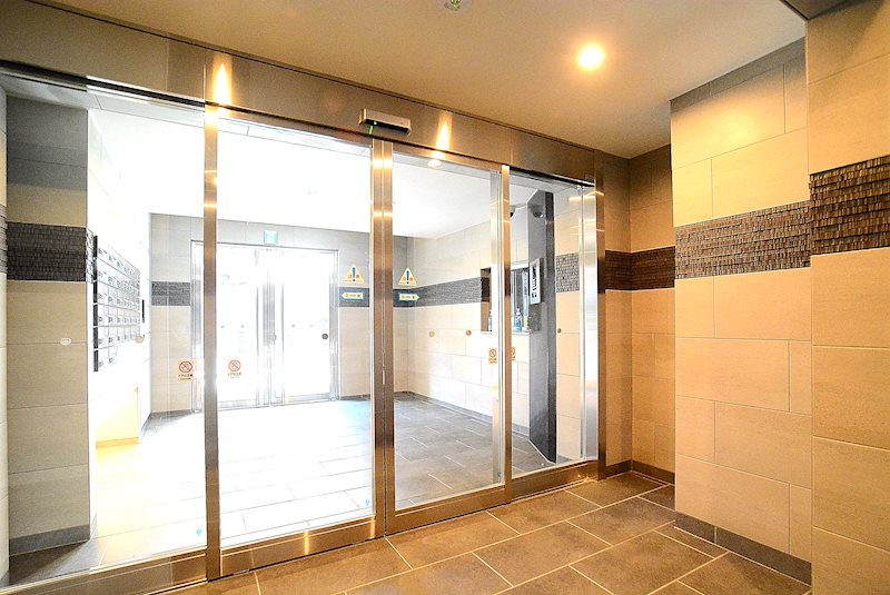 16/16 エントランス