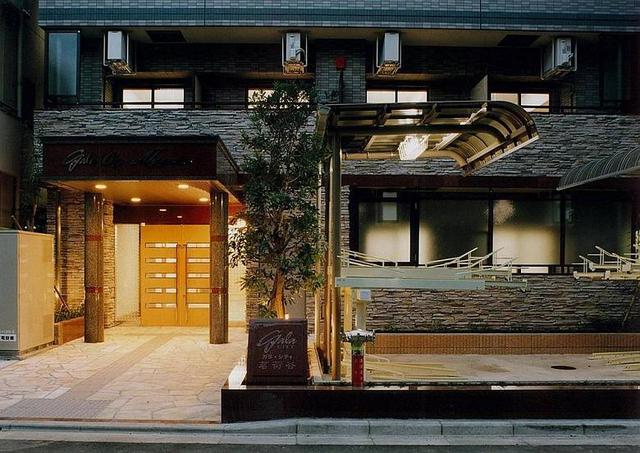 18/25 エントランス