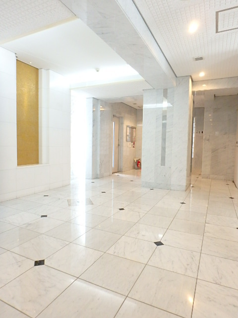 18/22 エントランス