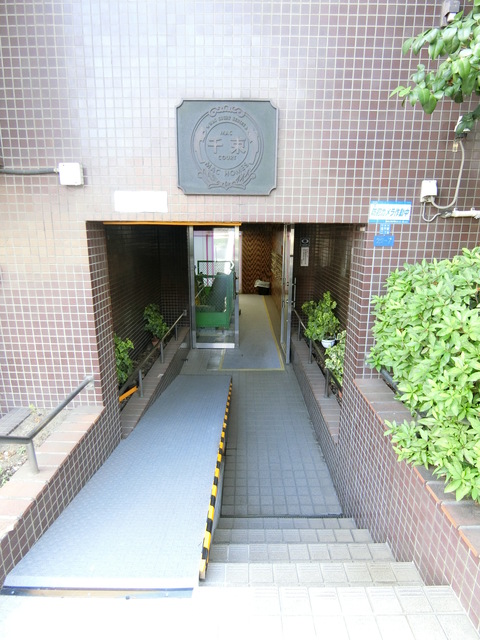 2/2 エントランス