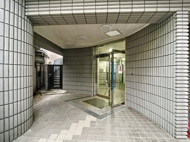 17/19 エントランス